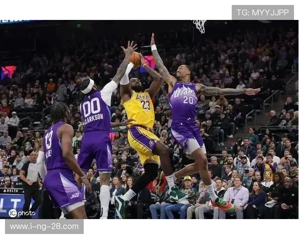 2008年湖人队与爵士队季后赛对决回顾及精彩瞬间分析